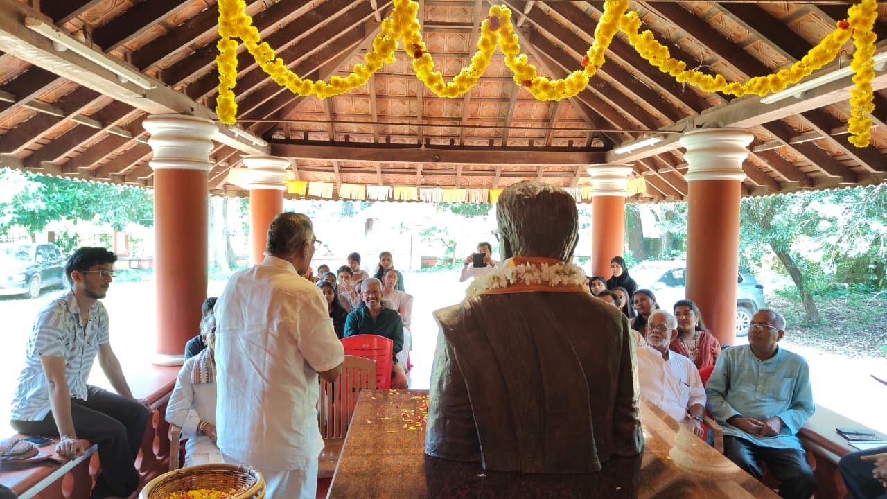 Guests and participants gathered at Gilivindu
